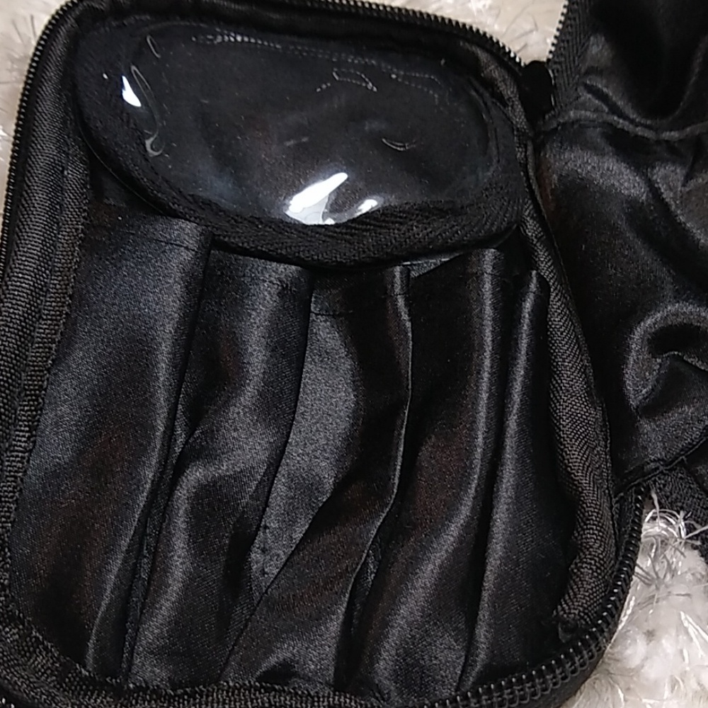 5 for $25 Urban DollKiss travel pouch - Picture 5 of 5